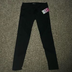 NWT size large Popular Leggings